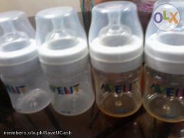 Avent 4oz Bottles Pre-loved Avent 4oz Bottles Pre-loved